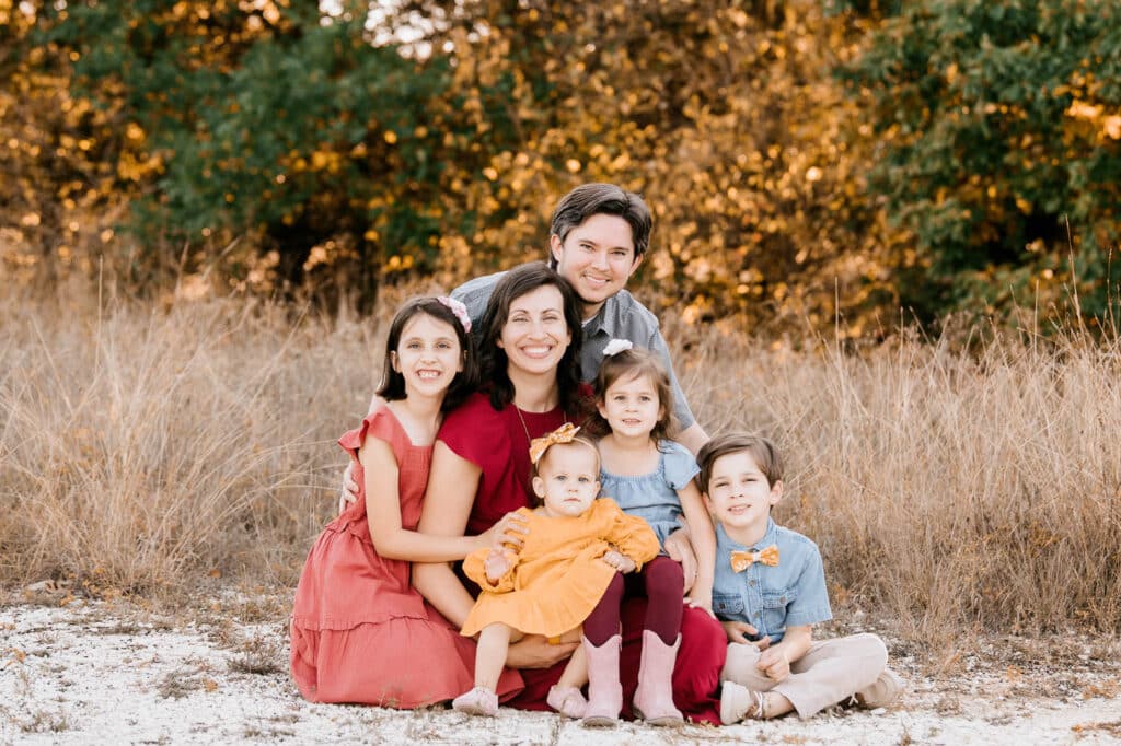 How To Prepare For A Family Photoshoot In Dallas 9 Outdoor Large Family Photography Session With Children During Golden Hour In Dallas