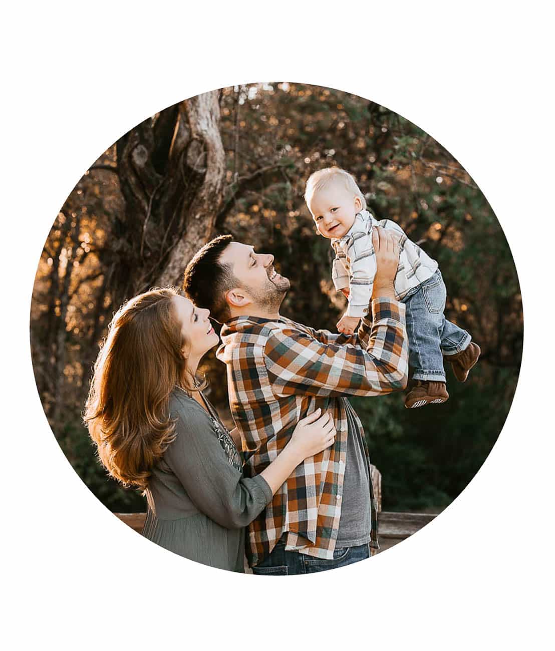 Outdoor golden hour family photography session in Dallas, Texas by Lily Hayes Photography